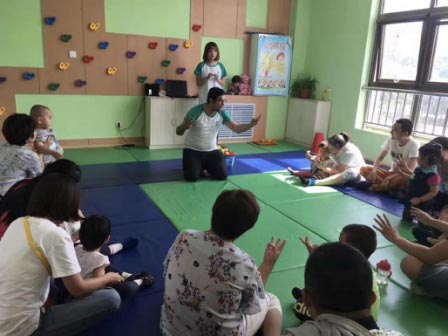 澳真早教加盟給孩子一個(gè)豐富多彩的童年